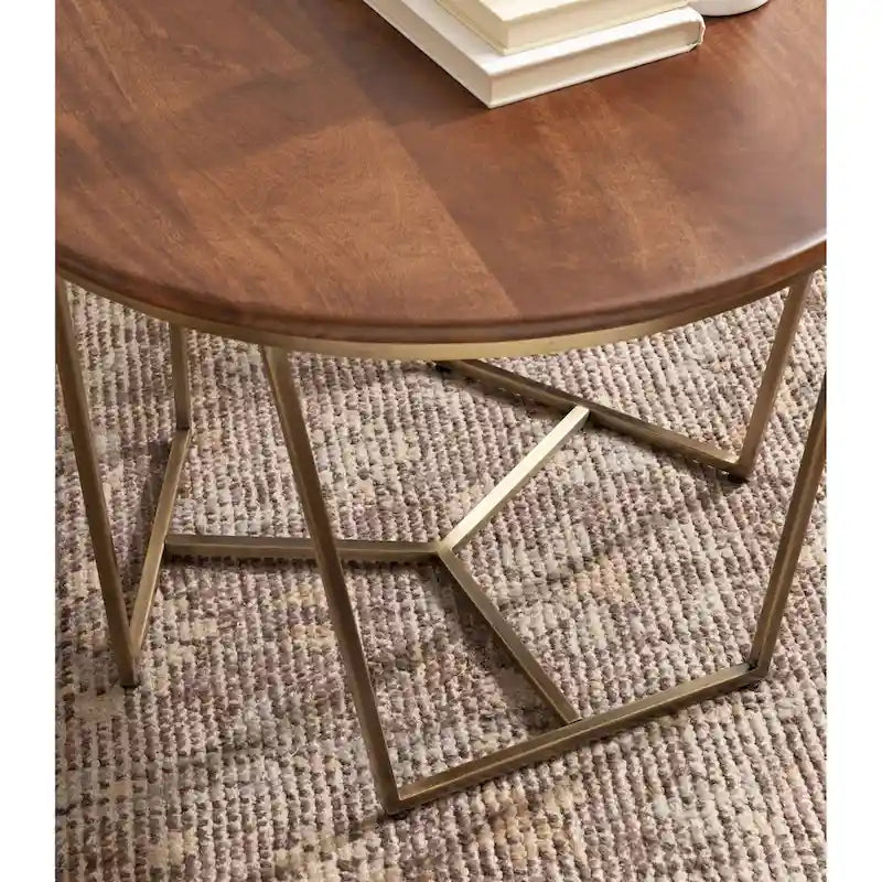 Table basse ronde en bois style mi-siècle, structure géométrique en métal doré, noyer et blanc